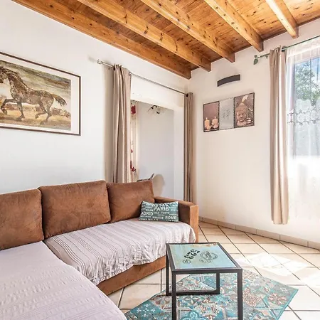 Holiday home Entre Terre Et